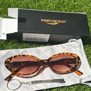 Women's Tortoiseshell Oval Sunglasses - Brown Lenses
